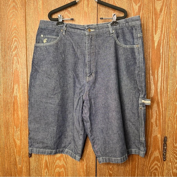 Vintage Y2K Rocawear Jean Shorts Men's 42 Blue Baggy Embroidered Hip Hop Jorts - Picture 1 of 12